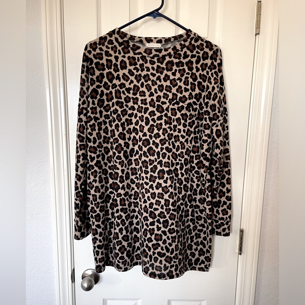 Ladies Leopard Print Top size Large.
